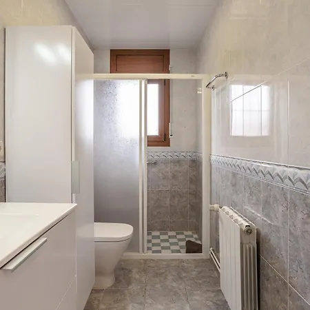 Casa Con Piscina En Vidreres