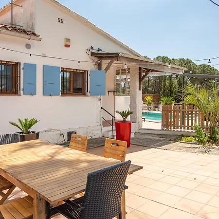 Casa Con Piscina En Vidreres